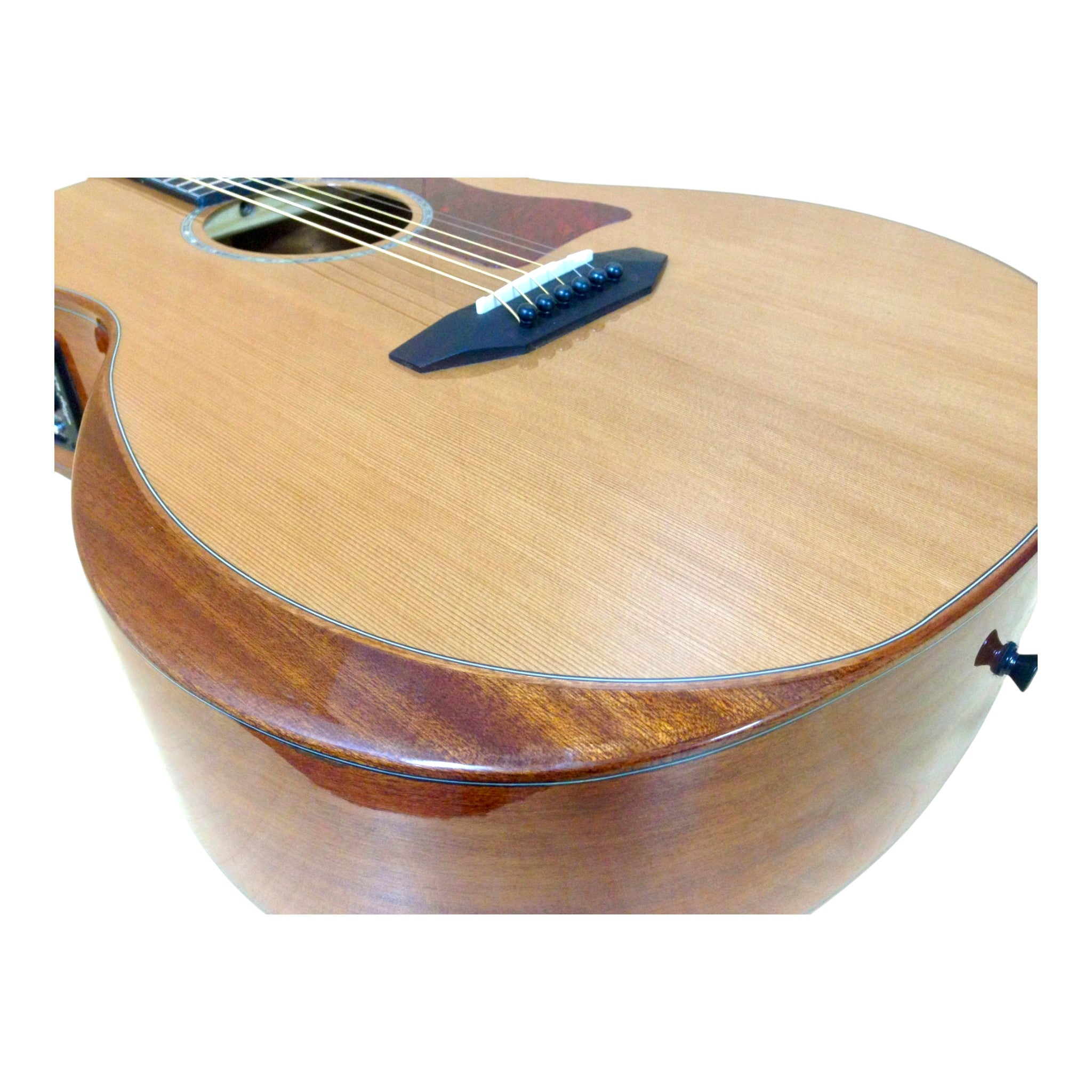 Caraya A2016CEQARCEDAR Solid Cedar Built-In Pickup/Tuner Beveled Armrest Acoustic Guitar - Natural